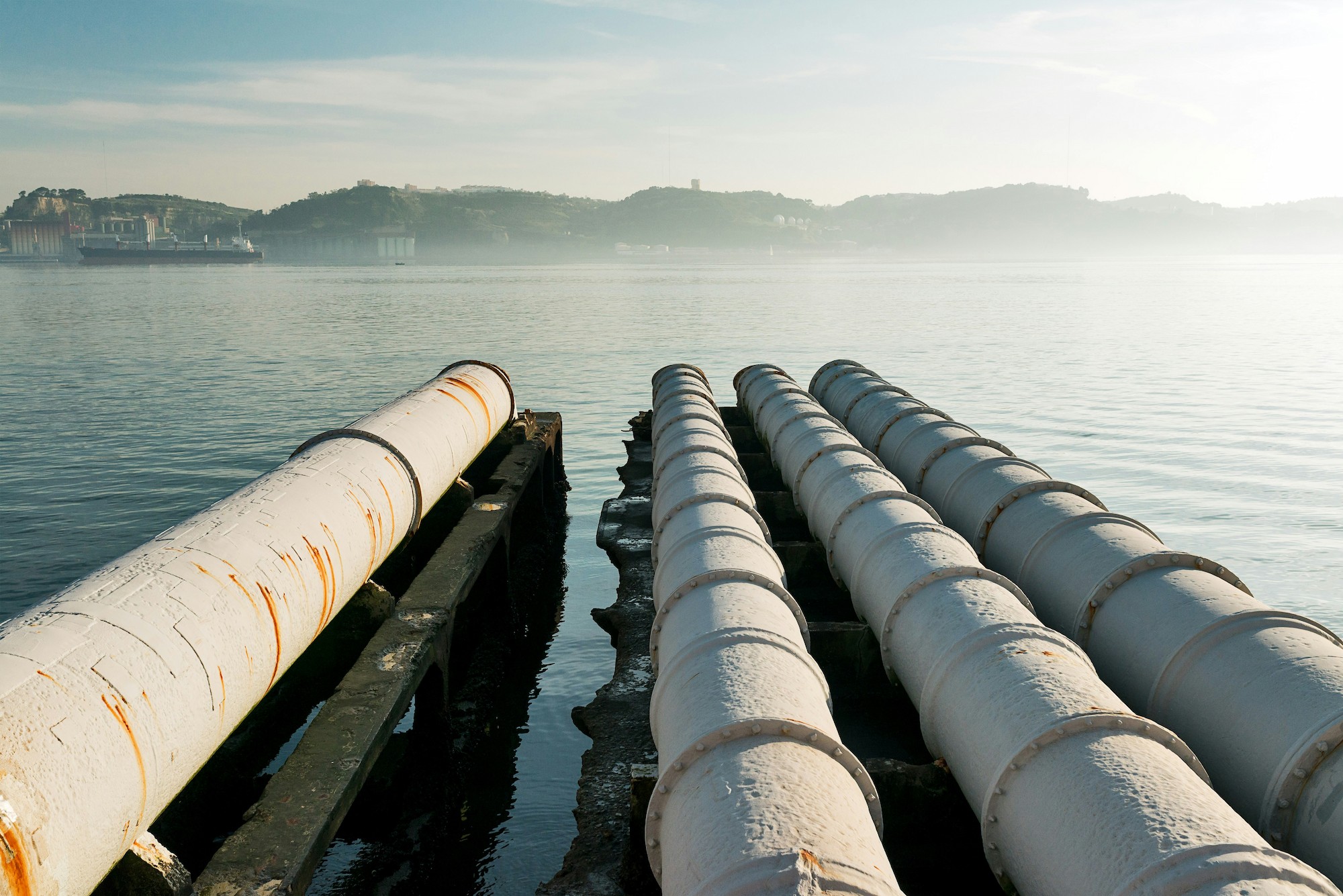 Interconnector pipes